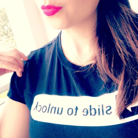 Slide to unlock preloved tee - Picture 2 of 3